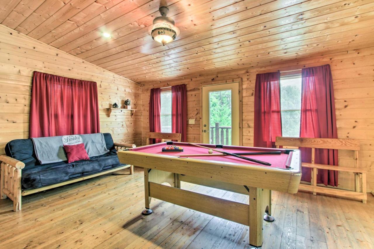 Cabin With Hot Tub And Deck About 12 Mi To Pigeon Forge! Sevierville Buitenkant foto