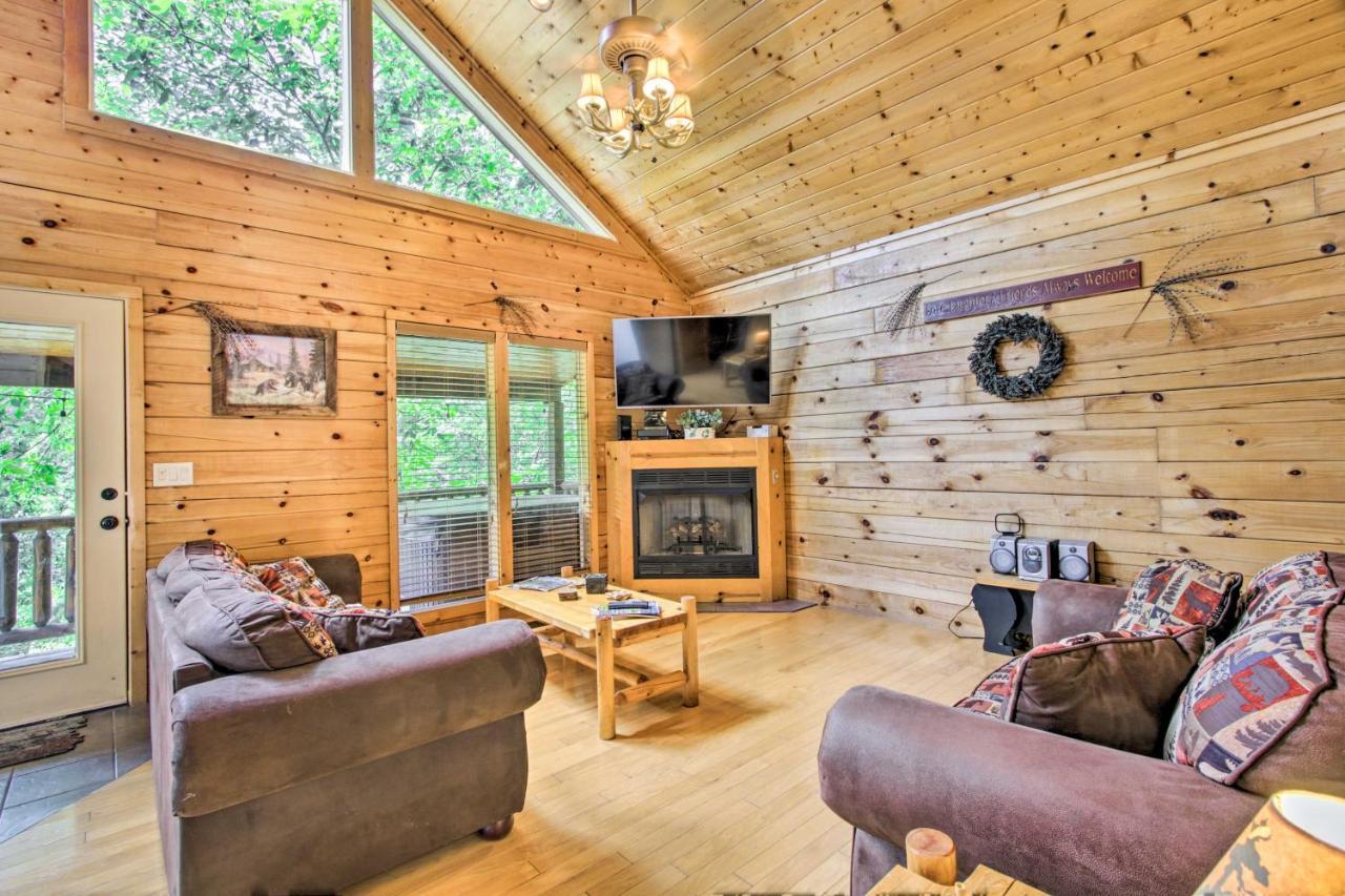 Cabin With Hot Tub And Deck About 12 Mi To Pigeon Forge! Sevierville Buitenkant foto