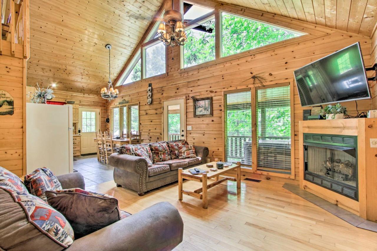 Cabin With Hot Tub And Deck About 12 Mi To Pigeon Forge! Sevierville Buitenkant foto