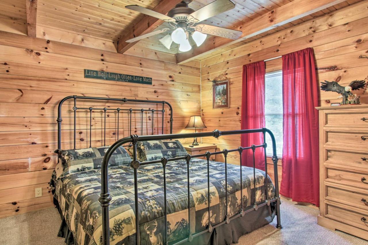 Cabin With Hot Tub And Deck About 12 Mi To Pigeon Forge! Sevierville Buitenkant foto