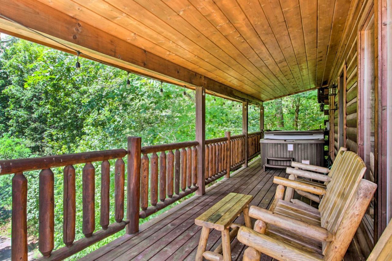 Cabin With Hot Tub And Deck About 12 Mi To Pigeon Forge! Sevierville Buitenkant foto