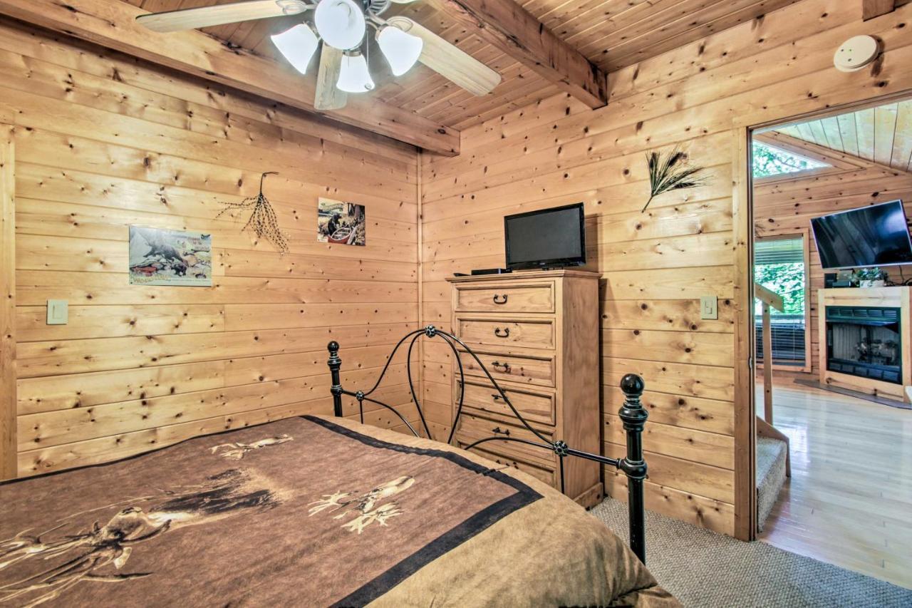 Cabin With Hot Tub And Deck About 12 Mi To Pigeon Forge! Sevierville Buitenkant foto