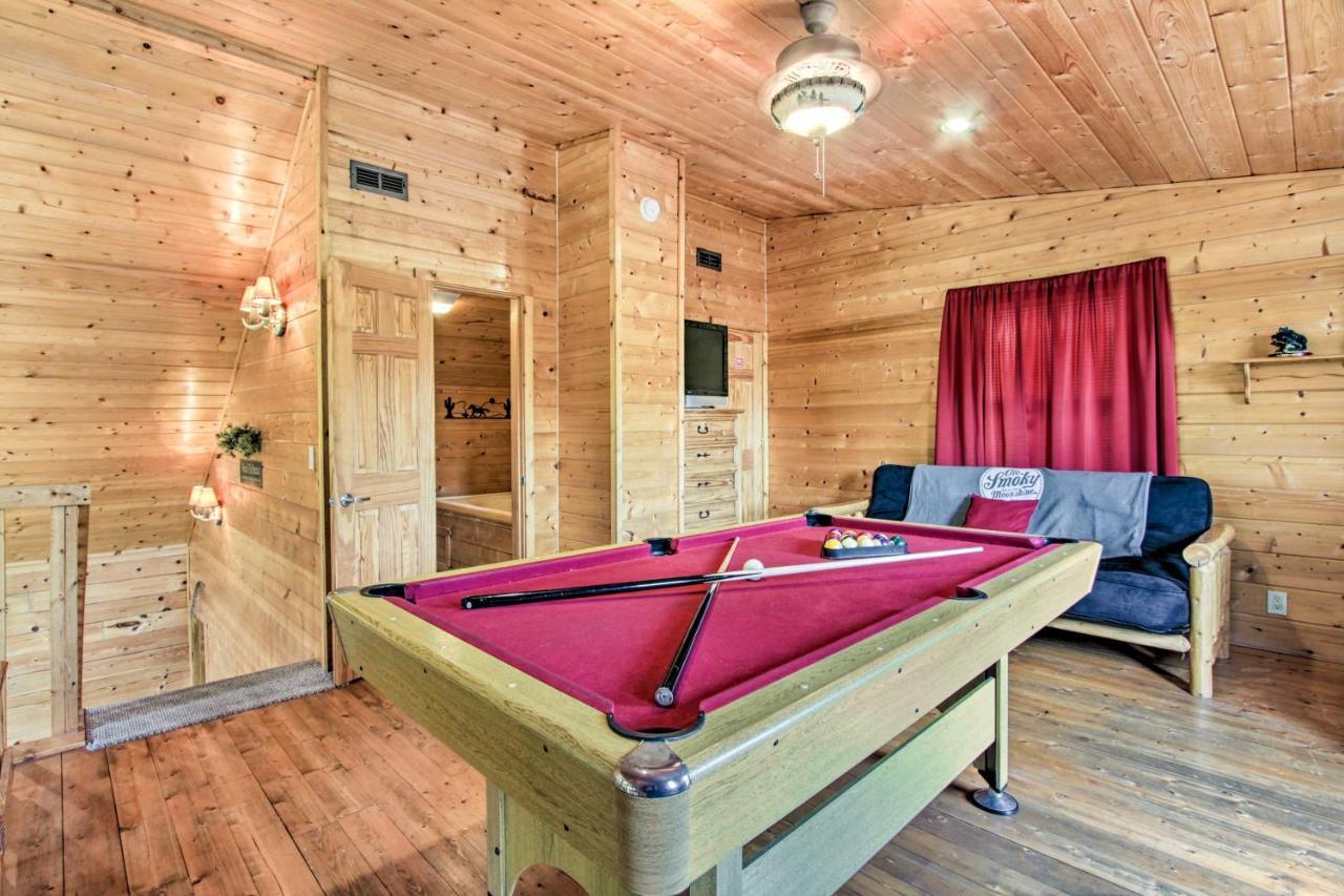 Cabin With Hot Tub And Deck About 12 Mi To Pigeon Forge! Sevierville Buitenkant foto