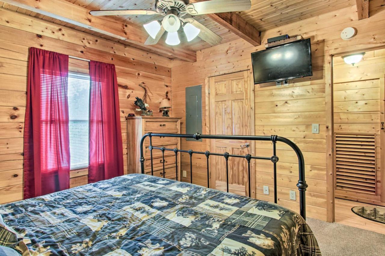 Cabin With Hot Tub And Deck About 12 Mi To Pigeon Forge! Sevierville Buitenkant foto
