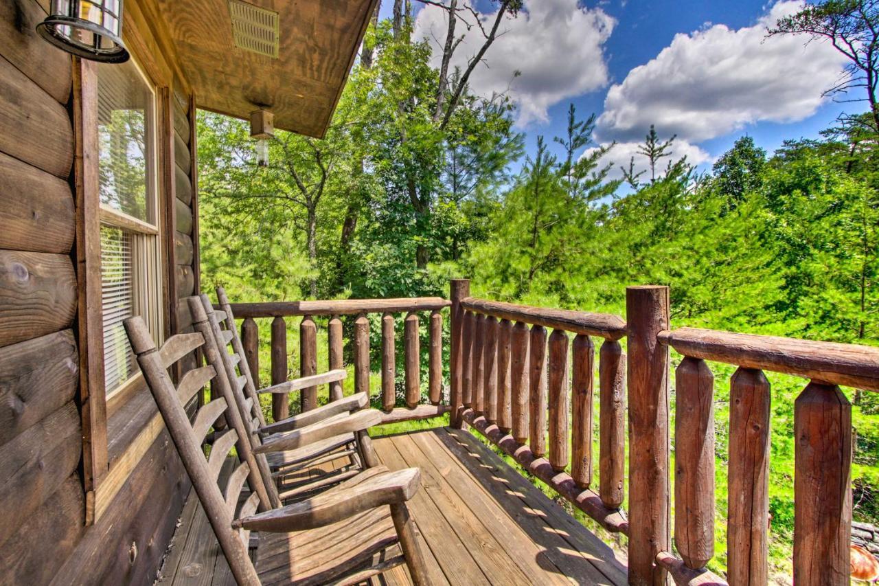 Cabin With Hot Tub And Deck About 12 Mi To Pigeon Forge! Sevierville Buitenkant foto