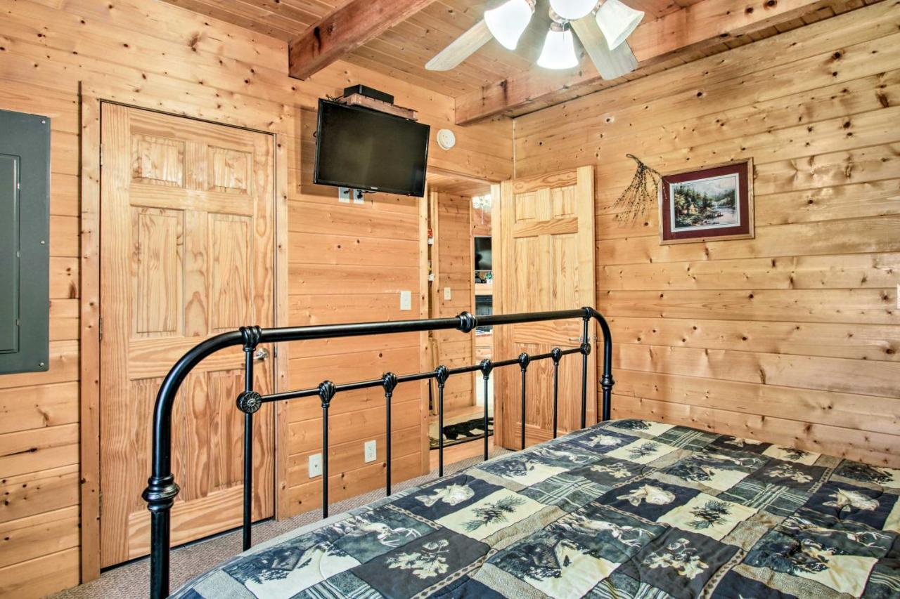 Cabin With Hot Tub And Deck About 12 Mi To Pigeon Forge! Sevierville Buitenkant foto