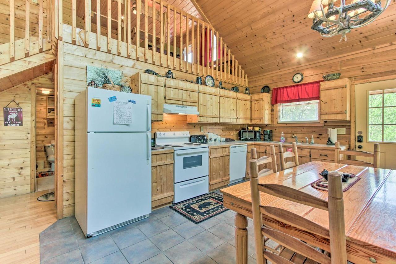 Cabin With Hot Tub And Deck About 12 Mi To Pigeon Forge! Sevierville Buitenkant foto