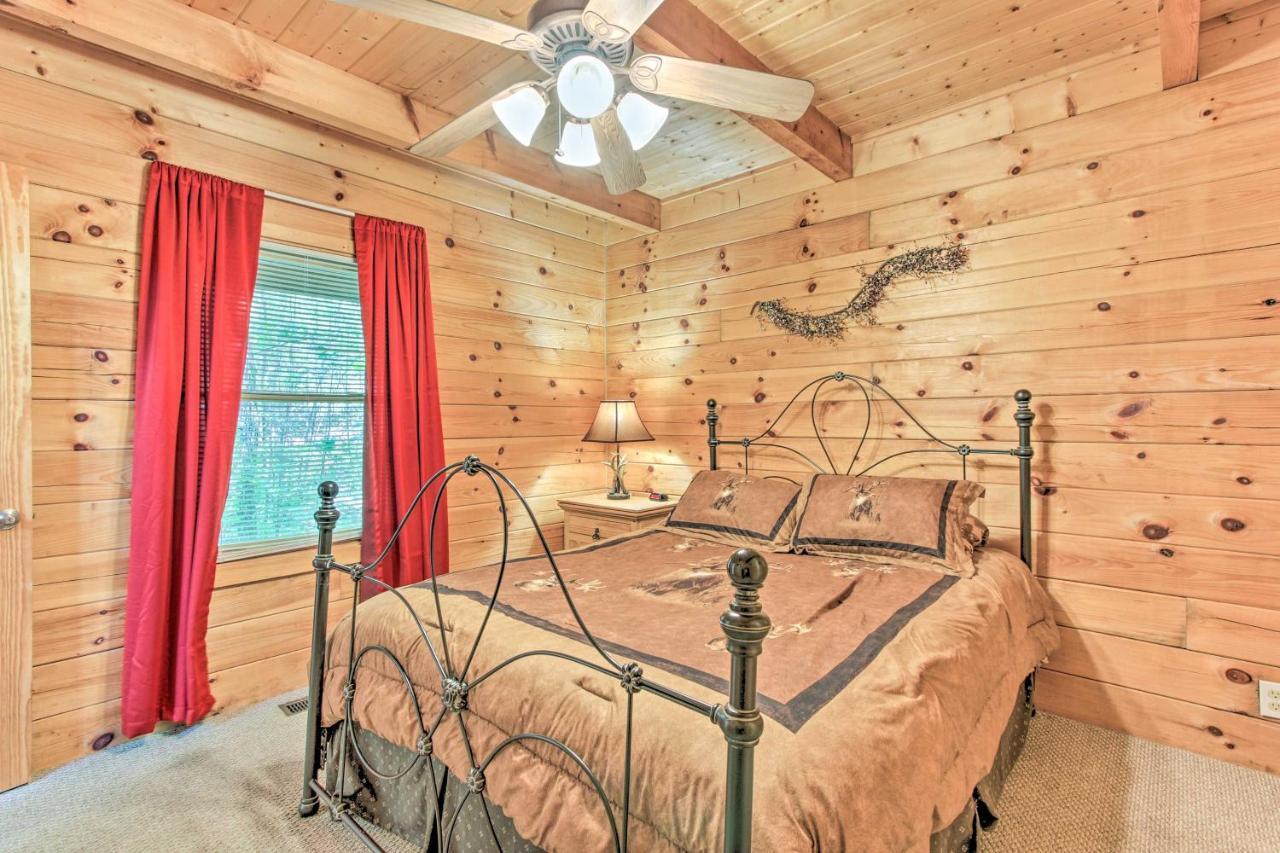 Cabin With Hot Tub And Deck About 12 Mi To Pigeon Forge! Sevierville Buitenkant foto
